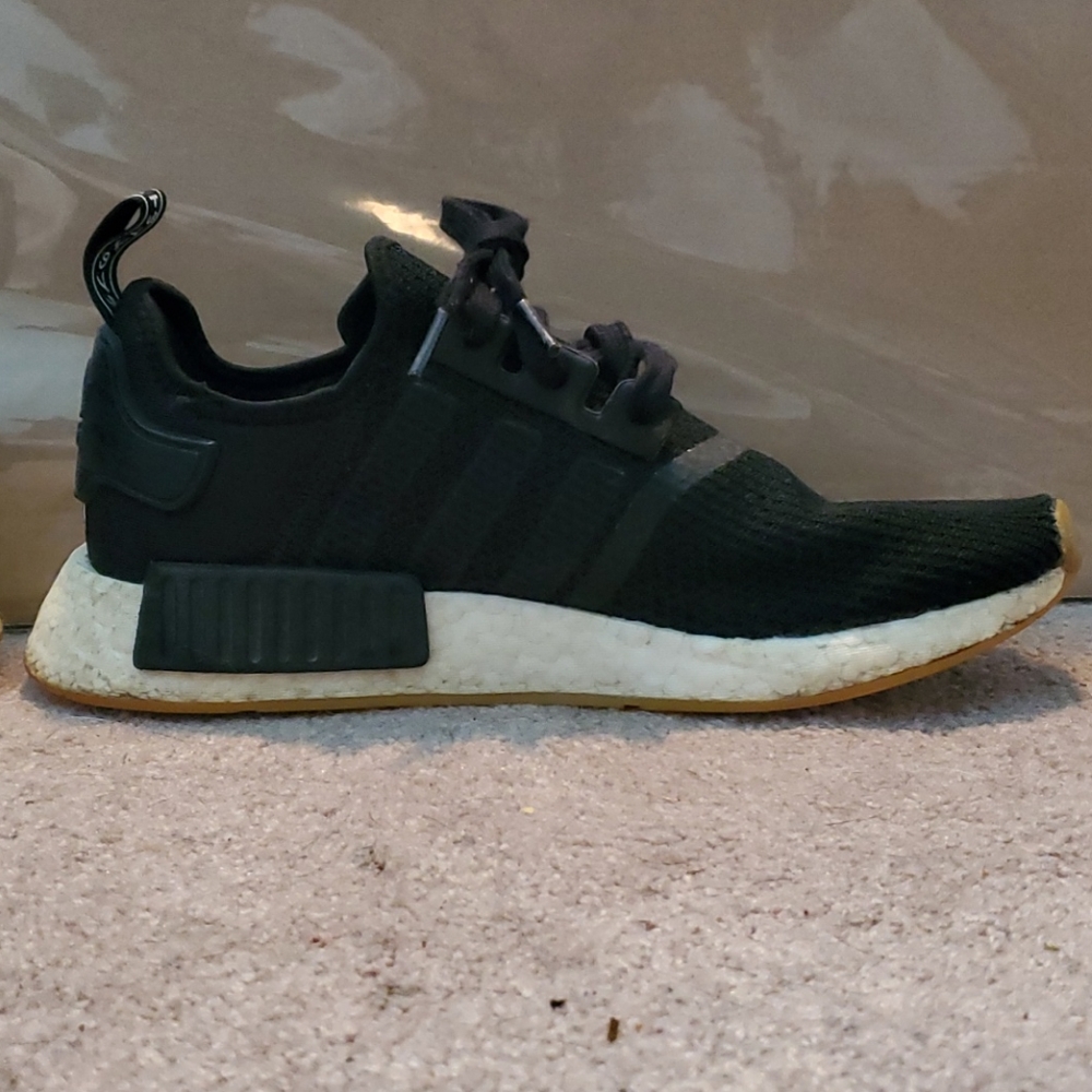 NMD R1 BLACK GUM - Picture 5 of 10